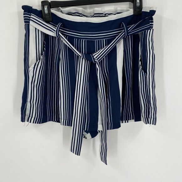 Hot Kisses Juniors Striped Pull On Shorts with Belt size 13 - Picture 1 of 4